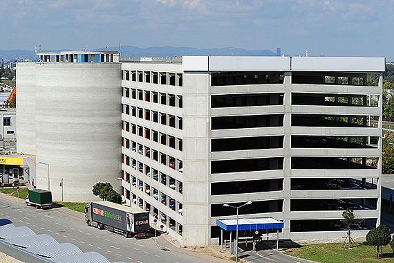Parkhaus Parkplatz Parkkosten Parkhausgebühren Flughafen Wien Foto PA Austrian Wings Media Crew