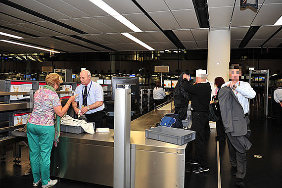 SIKO Sicherheitskontrolle auf dem Flughafen Wien im Skylink Check-IN 3_4 Foto PA Austrian Wings Media Crew