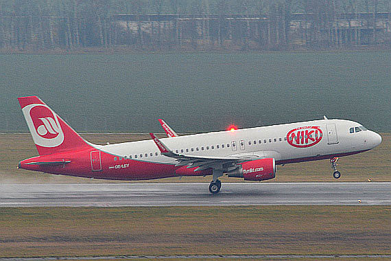 NIKI FlyNIKI Airbus A320 Sharklets OE-LEY beim Start auf regennasser Piste Foto PA Austrian Wings Media Crew