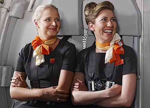Neues Outfit für EasyJet Flugbegleiter | Austrian Wings