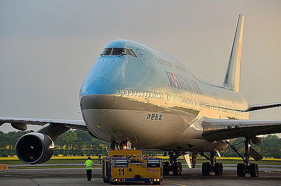 Korean Air Boeing 747-400 HL7498 Pushback Foto PA Austrian Wings Media Crew