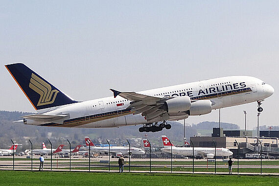 Singapore Airlines Airbus A380 beim Start in Zürich Foto Paul Bannwarth