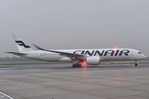 OH-LWA Finnair Airbus A350 Erstlandung Huber Austrian Wings Media Crew rollen_4