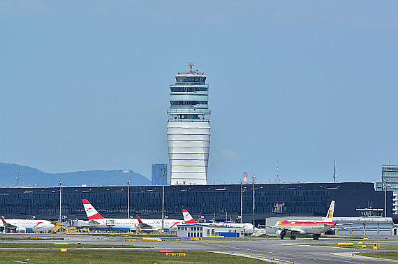 Flughafen Wien Check-in 3 Skylink Tower Symbolbild Sujetbild Foto PA Austrian Wings Media Crew