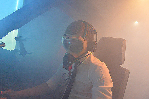 Symbolbild Sujetbild Rauch im Cockpit Smoke in the Cockpit Foto Huber Austrian Wings Media Crew_008