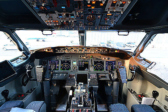 Air Algerie Cockpit Boeing 737-800 Foto PA Austrian Wings Media Crew