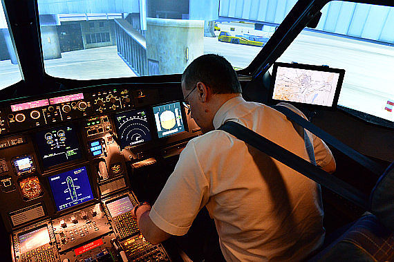 Viennaflight Gerhard Lück im Cockpit A320 Foto PA Austrian Wings Media Crew