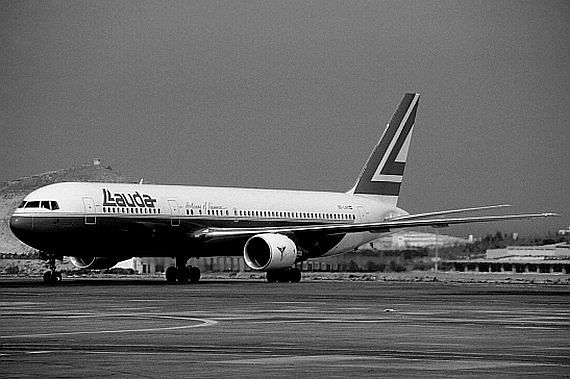 Lauda Air Boeing 767-300ER OE-LVA Mozart Foto Werner Fischdick