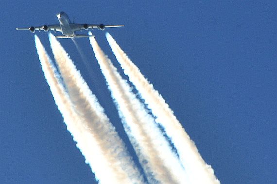 Airbus A380 Kondensstreifen Verkehrsluftfahrt Verkehrsflugzeug Symbolbild Sujetbild Foto Huber Austrian Wings Media Crew_1