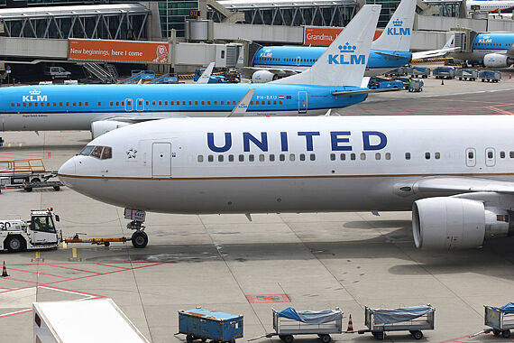 Pushback United 767 in AMS - Foto: Christian Zeilinger