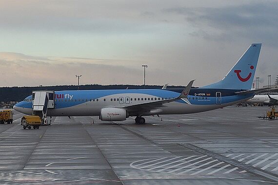 TUIfly Boeing 737-800 D-ATUN Split Scimitar Winglets Foto Huber Austrian Wings Media Crew
