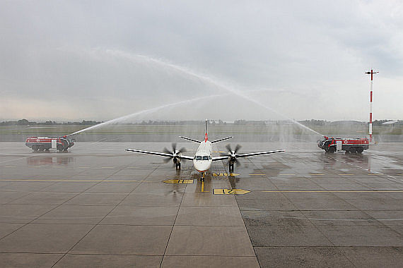Darwin Etihad Regional Flughafenfeuerwehr Linz Water Salute Foto Flughafen Linz