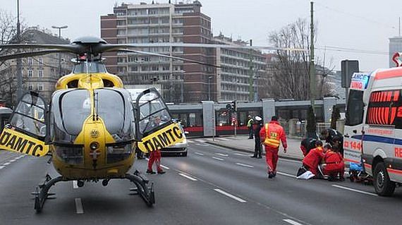 ÖAMTC Notarzthubschrauber Christophorus 9 am Schwedenplatz Credit ÖAMTC