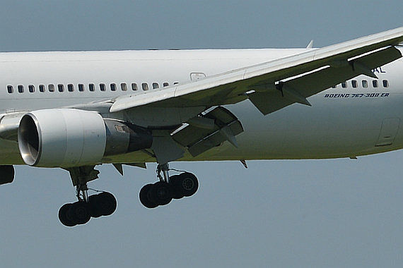 Symbolbild Sujetbild Triebwerk Pratt & Whitney PW4060 Vorflügel Slats Landeklappen Flaps Foto Huber Austrian Wings Media Crew