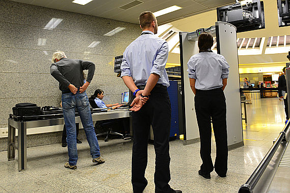 Flughafen Wien Sicherheitskontrolle Siko Security_2 Foto PA Austrian Wings Media Crew