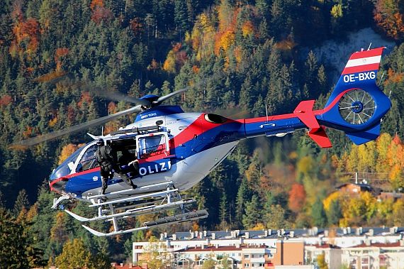 Flughafenfest Innsbruck 2015 Foto CSchöpf Flugpolizei EC-135 OE-BXG Cobra