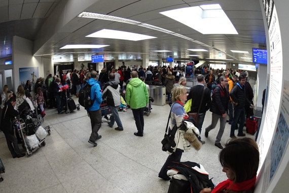 Flughafen Salzburg 744UN108 Passagiere Roman Maierhofer