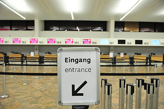 In wenigen Stunden werden hier die ersten Air Berlin und NIKI-Fluggäste im Check-In 1 abgefertigt - Foto: Austrian Wings Media Crew