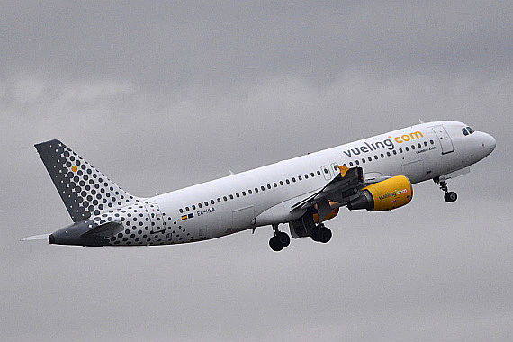 Vueling Airbus A320 EC-HHA Steigflug Foto PA Austrian Wings Media Crew