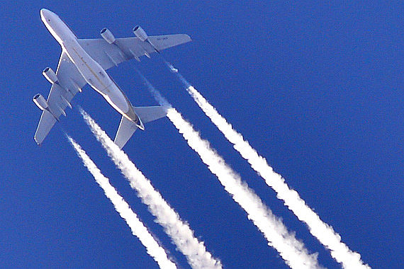 Singapore Airlines Airbus A380 Kondensstreifen_1 Flugverkehr Verkehrsflugzeug Luftverkehr Symbolbild Sujetbild Foto PA Austrian Wings Media Crew