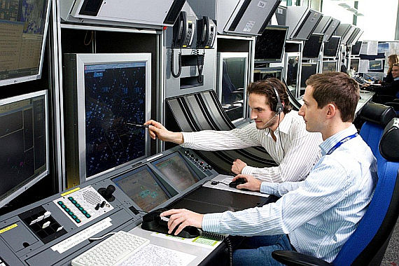 Fluglotsen Flugverkehrsleiter Flugsicherung ATC Austro Control Credit Austro Control