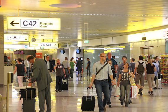 Sujetbild Symbolbild Passagiere Fluggäste VIE - Flughafen Wien Schwechat - C-Gates - Foto: Austrian Wings Media Crew (Aig)