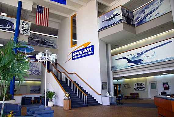 Lobby der Pan Am International Flight Academy in Miami - Foto: Priyamshah / Wiki Commons