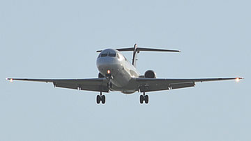 Fokker 100 Flugverkehr Luftverkehr Verkehrsflugzeug Viktor Golf Jet Symbolbild Sujetbild Foto PA Austrian Wings Media Crew