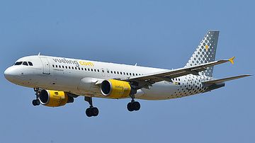 VUeling Airbus A320 EC-KDH Rhodos Foto PA Austrian Wings Media Crew