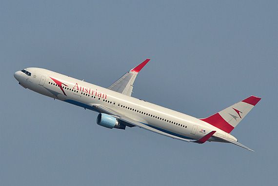 AUA AUstrian Airlines Boeing 767-300ER OE-LAT Symbolbild Sujetbild Foto PA Austrian Wings Media Crew