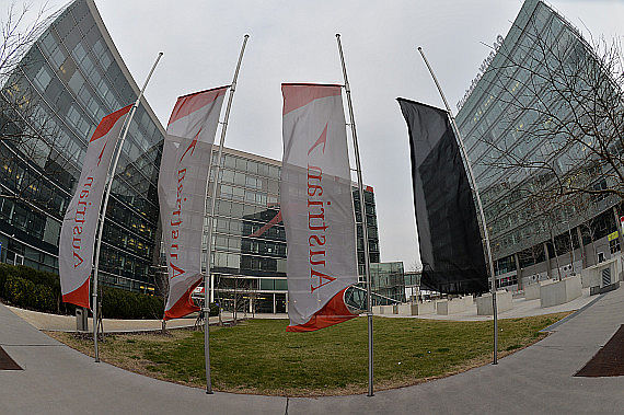 AUA Hauptbüro Flughafen Wien Trauerbeflaggung nach Germanwings 9525 Absturz Foto Huber Austrian Wings Media Crew_1