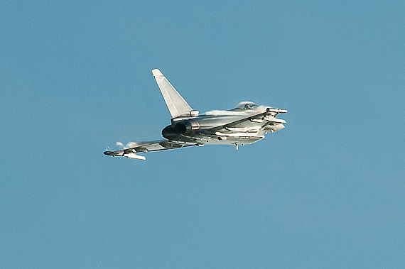 Eurofighter mit deutlich sichtbaren Vortex - Foto: Markus Dobrozemsky