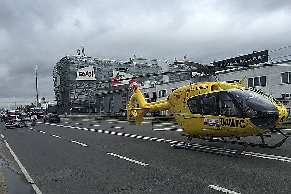 Christophorus 9 ÖAMTC Flugrettung OE-XEE EC 135 H135 Vösendorf VU Motorrad gegen Auto 04042016 Foto Robert Schornsteiner