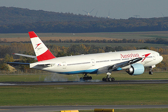 AUA Austrian Airlines Boeing 777 OE-LPB Touchdown Foto MHuber