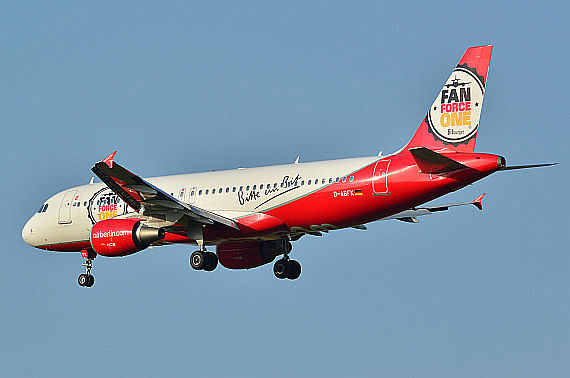 Air Berlin Airbus A320 FanForceOne D-ABFK_1 Foto PA Austrian Wings Media Crew