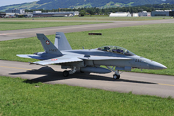 Schweizer Luftwaffe FA18D Hornet J-5237 Unglücksmaschine Alpnachstadt Foto Andy Herzog