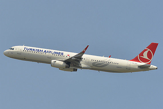 Turkish Airlines Airbus A321 mit Sharklets TC-JSF Foto Huber Austrian Wings Media Crew