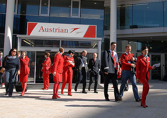 Piloten und Flugbegleiter der AUA auf dem Weg zur BV - Foto: Austrian Wings Media Crew