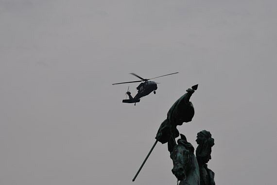 Bundesheer Anflug Nationalfeiertag 2015 Foto Markus Dobrozemsky Black Hawk Anflug Heldenplatz Foto 19.10.15 08 34 43