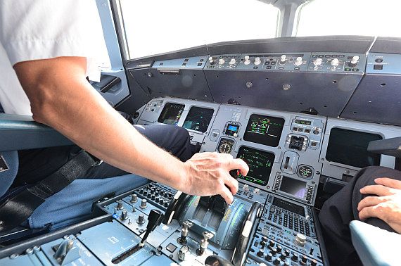 Cockpit Piloten A320_2 Symbolbild Sujetbild Foto PA Austrian Wings Media Crew