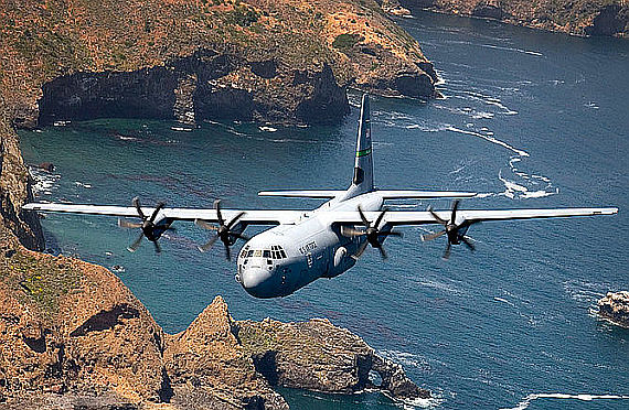 Lockheed C-130J Hercules im Flug (Symbolbild) - Foto: U.S. Air Force / Senior Master Sgt. Dennis Goff