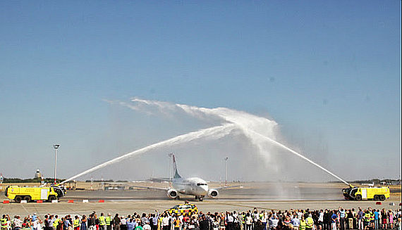 Boeing 737-500 Solyom Airlines Wassertaufe Foto Flughafen Budapest