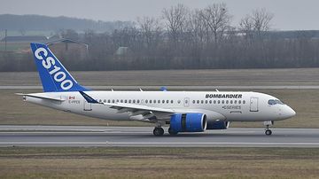 Erstlandung Bombardier CSeries CS100 Flughafen Wien 11032016 C-FFCO Foto Huber Austrian Wings Media Crew_023