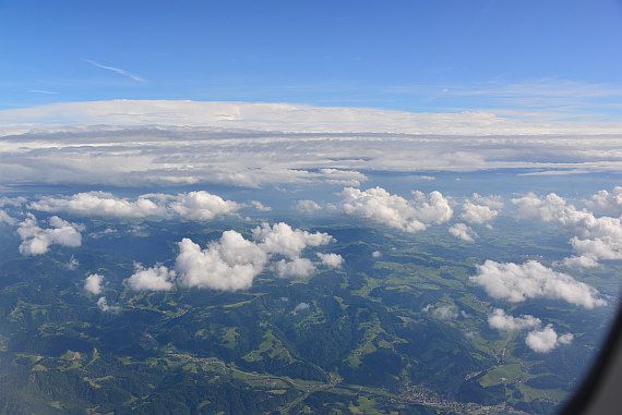 Reisen Flugverkehr Luftverkehr Wolken Symbolbild Sujetbild Foto PA Austrian Wings Media Crew