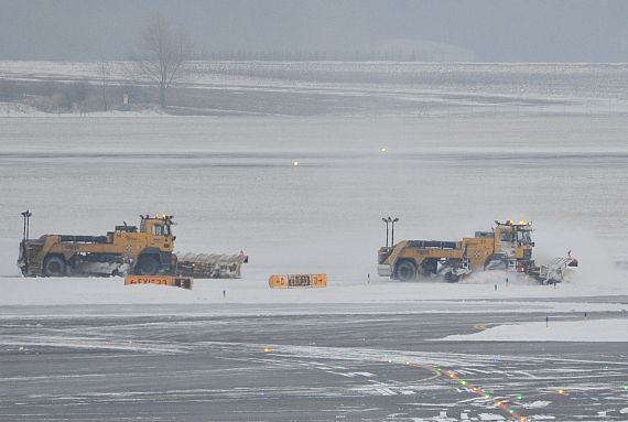 Winterdienst im Einsatz - Foto: Austrian Wings Media Crew
