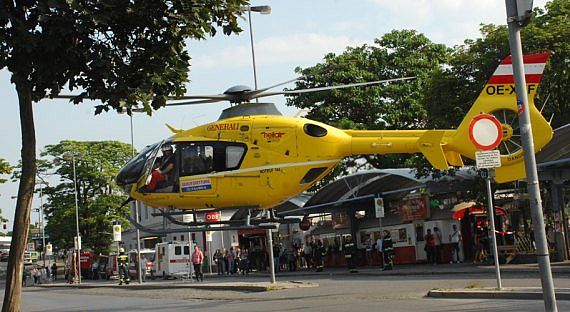 ÖAMTC Notarzthubschrauber Christophorus 9 OE-XEF Landung Mödling 09062015 Foto Thomas Lenger Monatsrevue