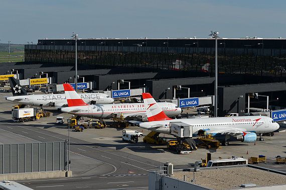 OE-LBP OE-LBX AUA Austrian Airlines Star Alliance Skylink Terminal 3 Symbolbild Sujetbild Foto Huber Austrian Wings Media Crew