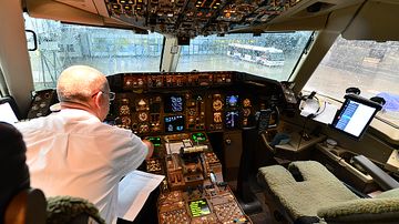 El Al Israel Airlines Boeing 767-300ER 4X-EAK Cockpit Foto PA Austrian Wings Media Crew