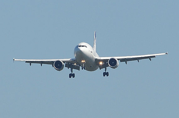 Airbus A310-300 Verkehrsflugzeug Flugverkehr Symbolbild Sujetbild Landeanflug Foto PA Austrian Wings Media Crew
