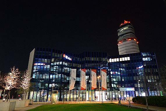 Nachtaufnahme Office Park 3 OP3 OP 3 Flughafen Wien Tower Kontrollturm Foto PA Austrian Wings Media Crew